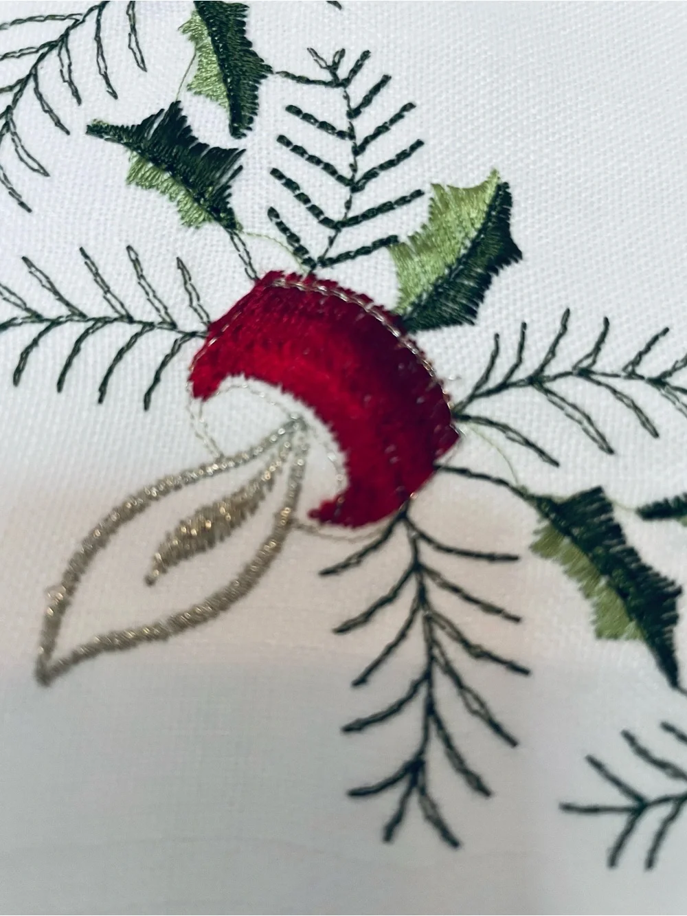 White Embroidered Holiday Wreath Tablecloth - Classic Seasonal Table Linen